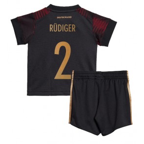 Tyskland Antonio Rudiger #2 Replika Babytøj Udebanesæt Børn VM 2022 Kortærmet (+ Korte bukser)